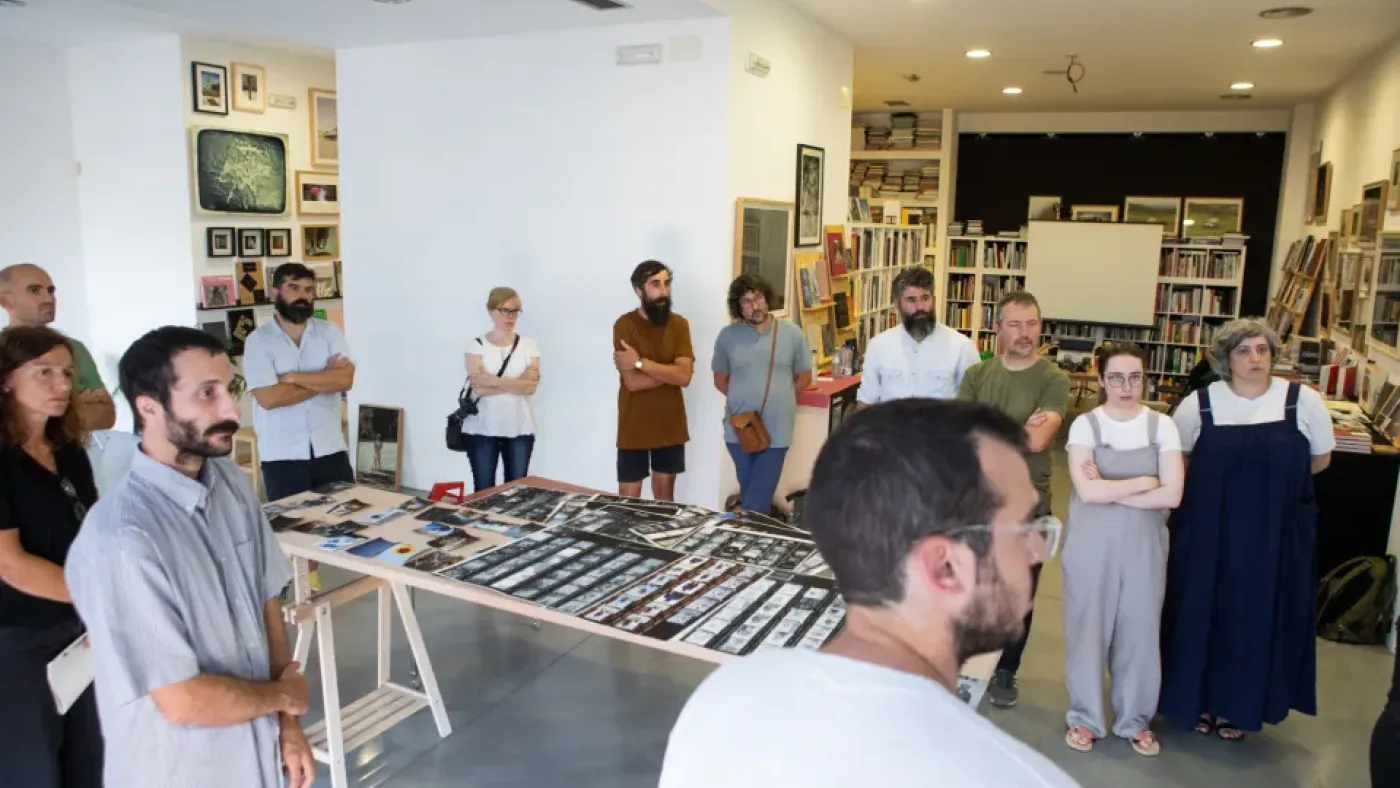 Dispara espazo adicado a fotografía